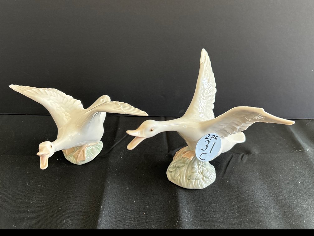 Pair of Lladro porcelain geese; approx 6” long