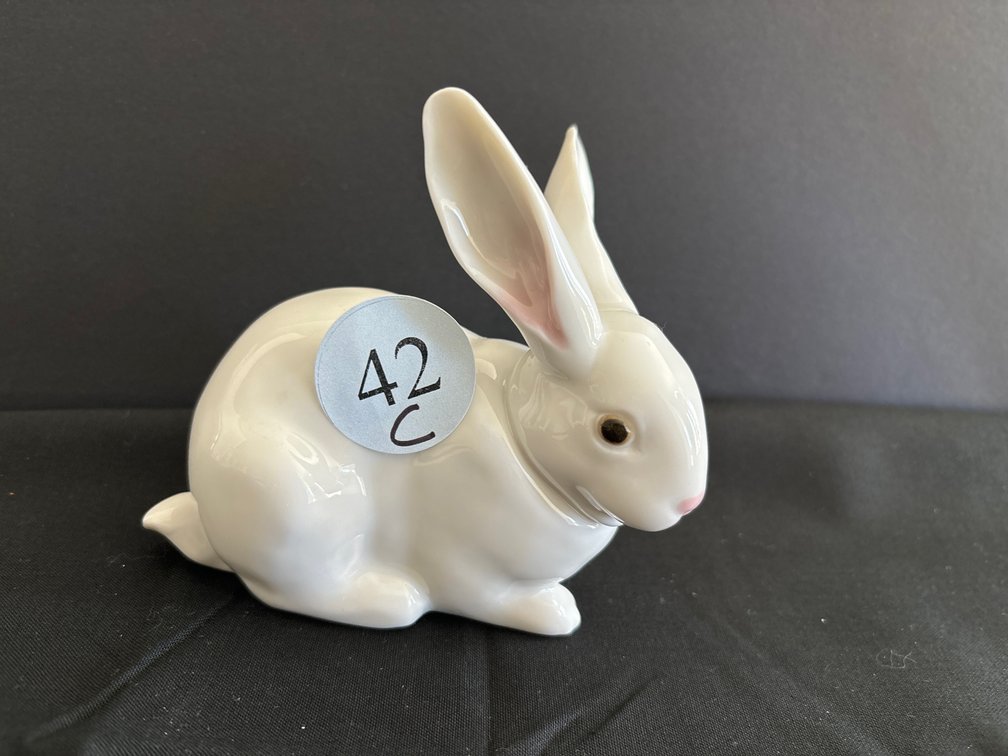 Lladro porcelain rabbit, 4.5” long