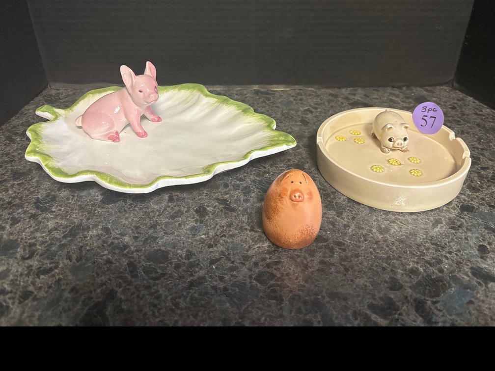 2 pig theme ceramics/composite pig, 2” tall