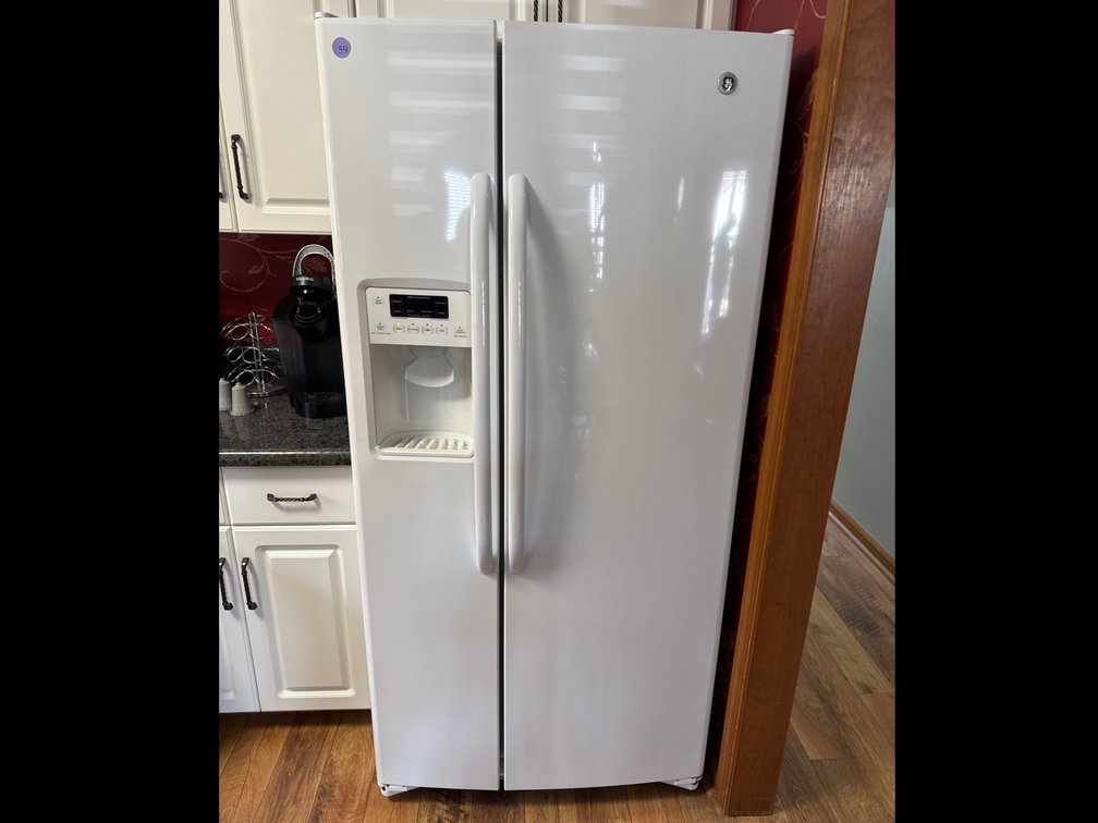 GE Refrigerator/Freezer Side by Side 
