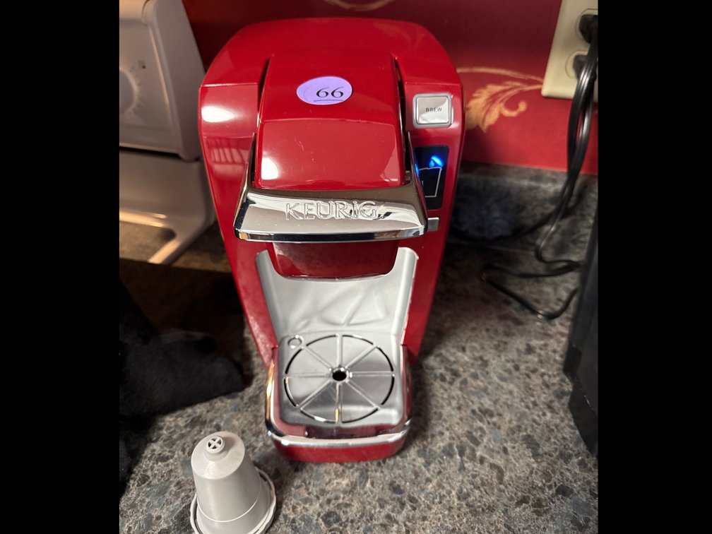 Keurig Coffee Maker and Coffee Pod Organizer