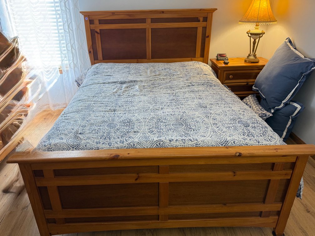 Adjustable Base Serta Two-Tone Pine Queen Bed 