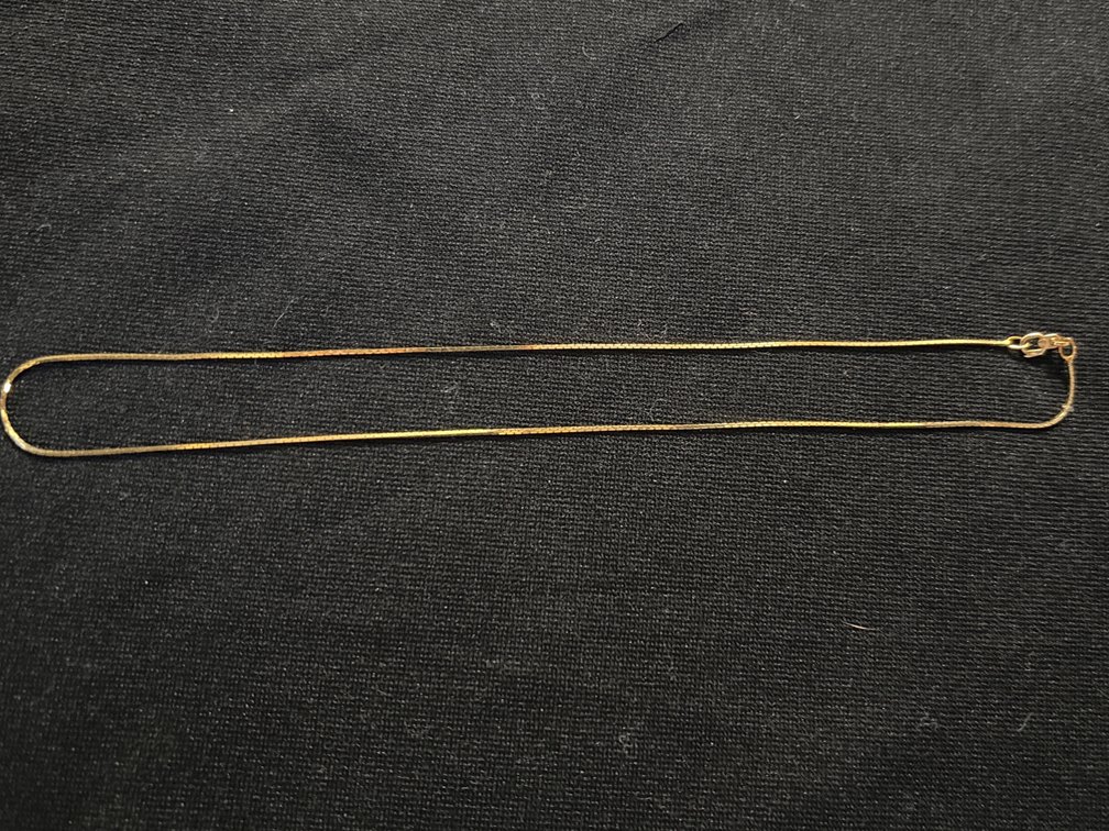 Delicate 14kt yellow gold necklace, 2.2g; 16”