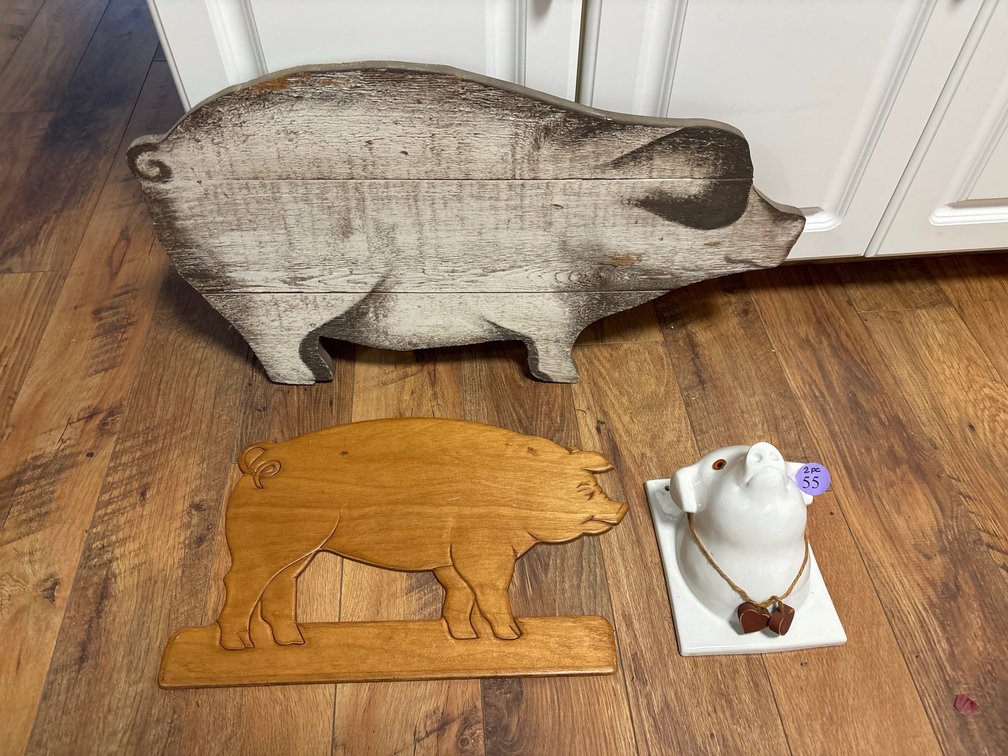 Pig wall art: ceramic head and 2 wooden plaques