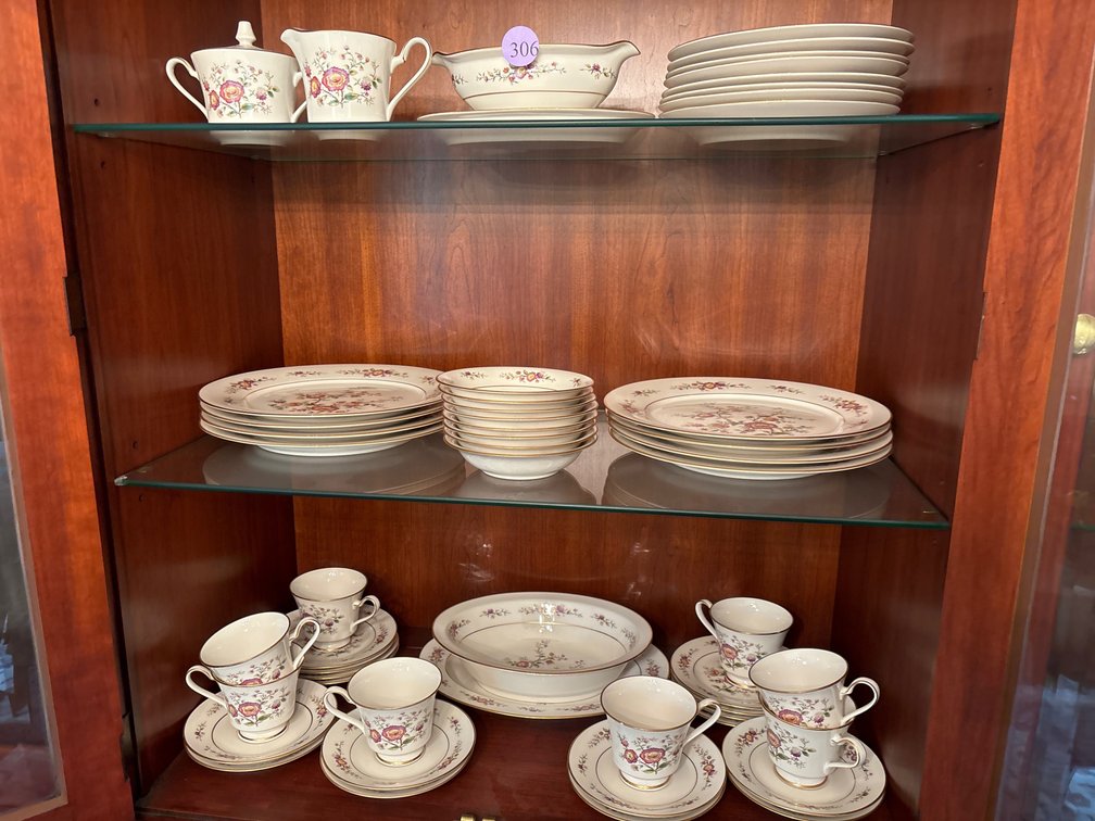 Approx 53 pcs of Noritake porcelain dinnerware