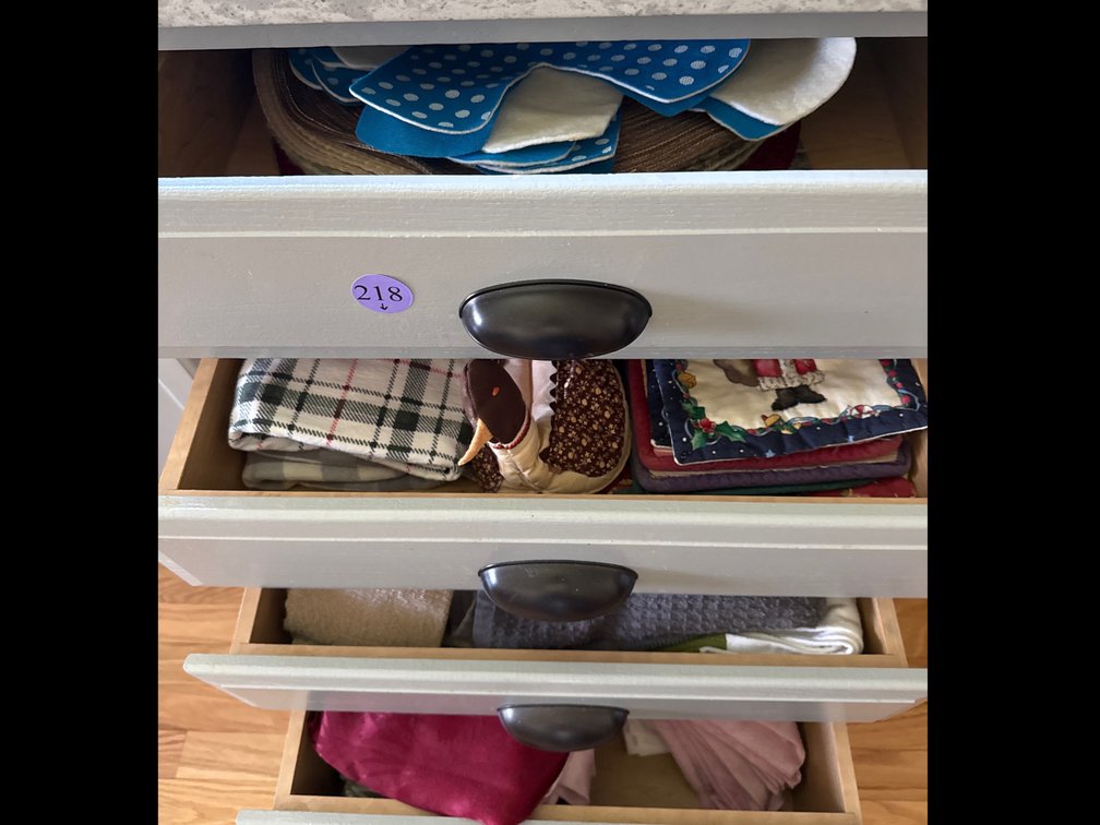 Contents of 4 Lower Kitchen Drawers 