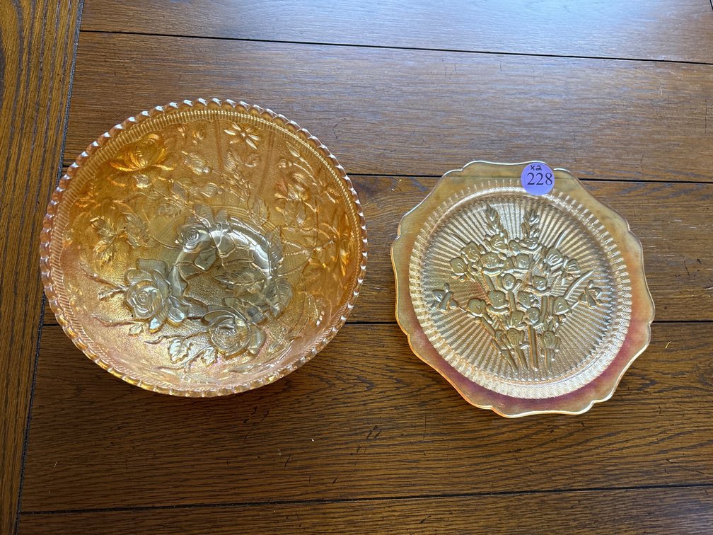 2 pcs of carnival glass; bowl is cracked