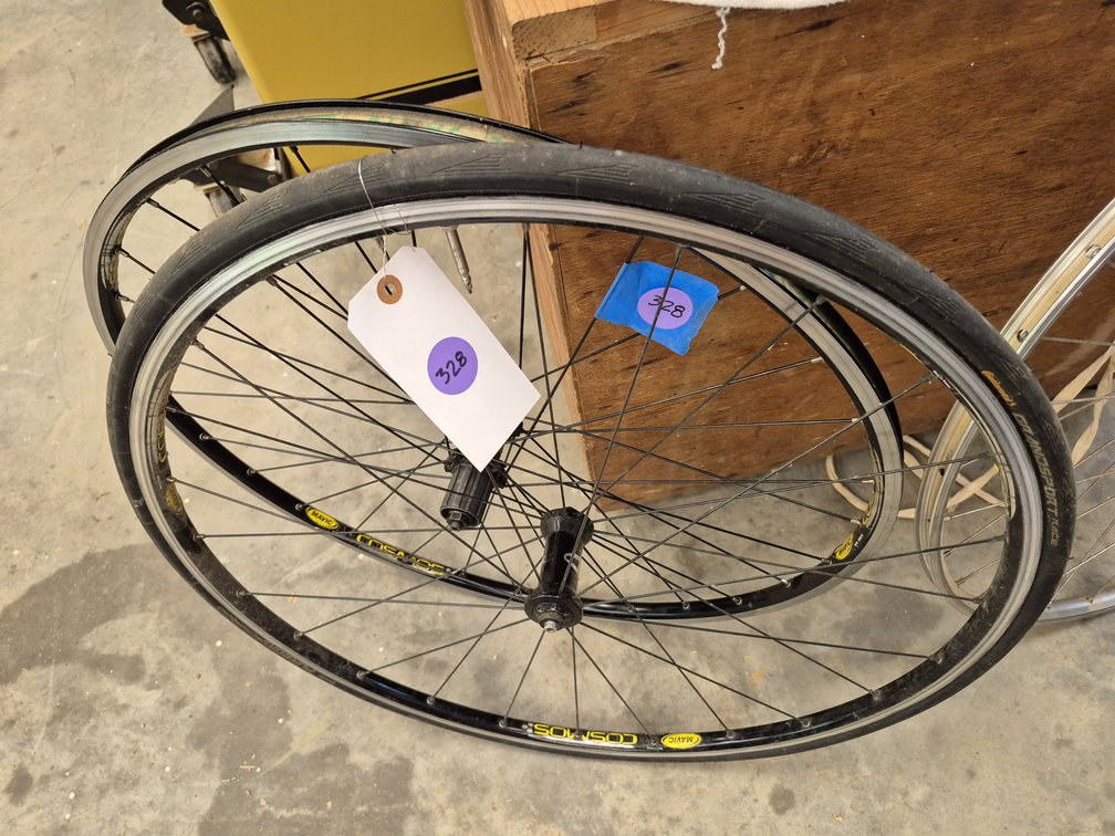Set of MAVIC COSMOS wheels