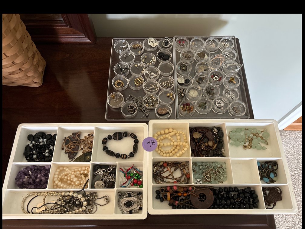 4 trays of fashion jewelry
