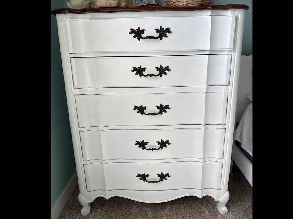 White Fine Furniture Chest of Drawers 