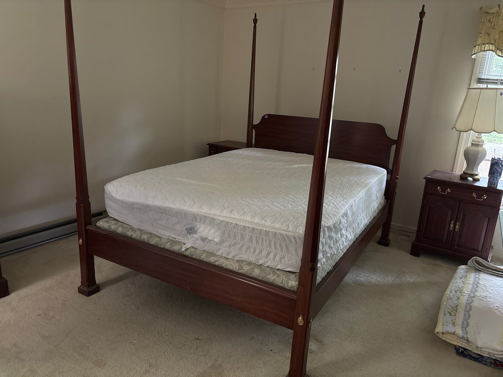 Henkel Harris Wild Black Cherry Pencil Post Queen Size Bed