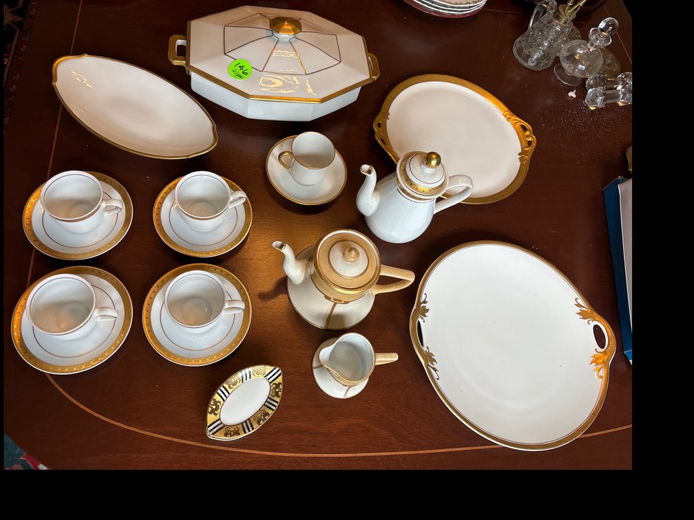 Approx 21 pcs of gold decorated porcelain