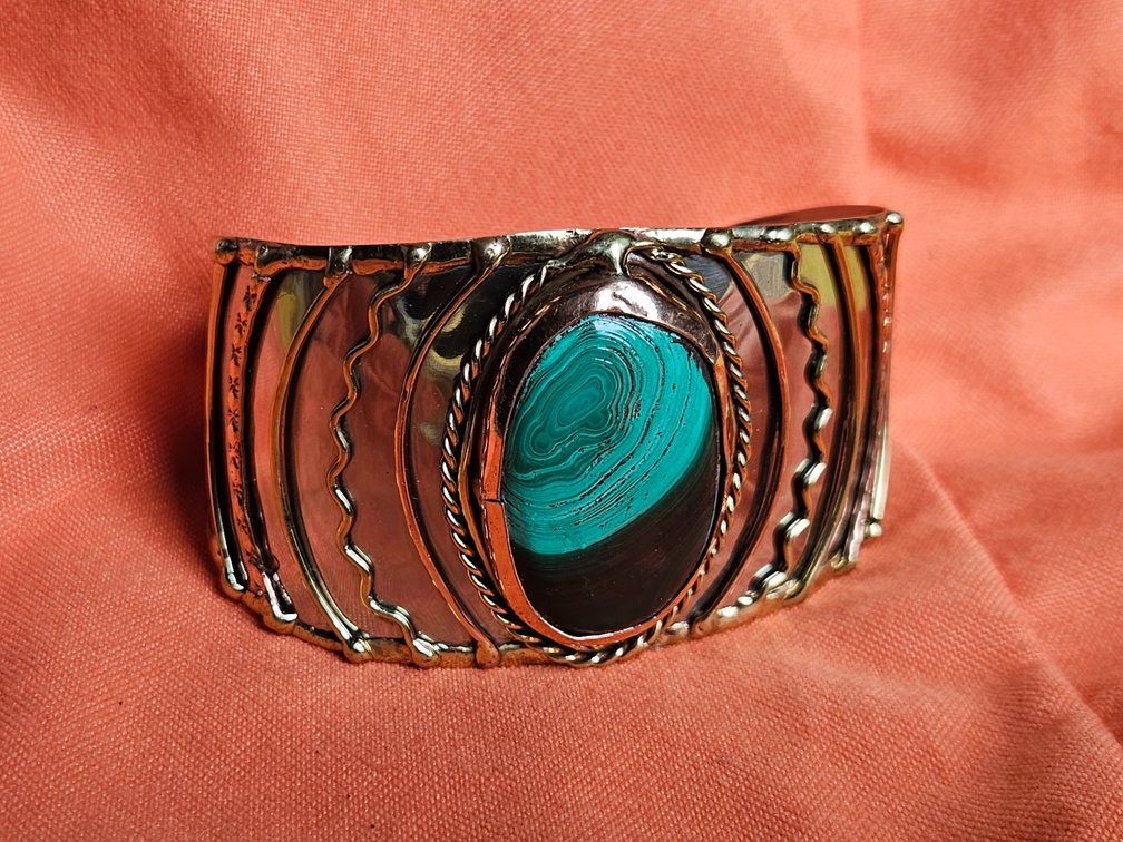 Metal Cuff Bracelet with Central Stone