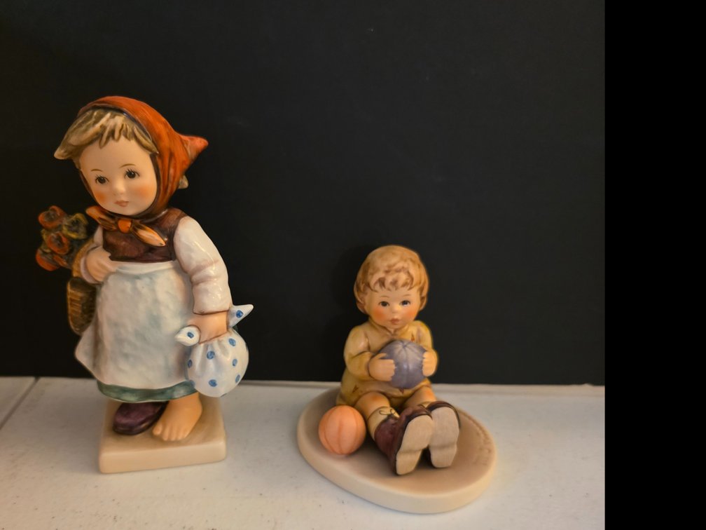 1990 Hummel Goebel AT PLAY Special Edition FIgurine #632 1998/99- 3.5":  VINTAGE GOEBEL HUMMEL FIGURINE #204 WEARY WANDERER, 6",  #828, both with original boxes 