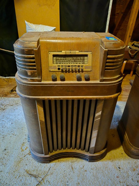 Vintage radio console
