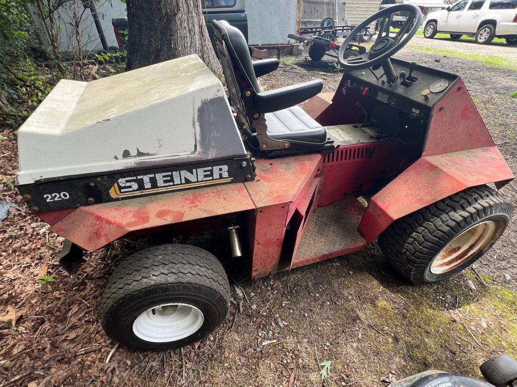 220 Steiner rear steer tractor only 2774 hours 