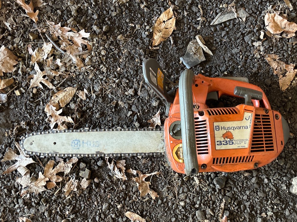 Husqvarna gas chain saw; 335XPT; works