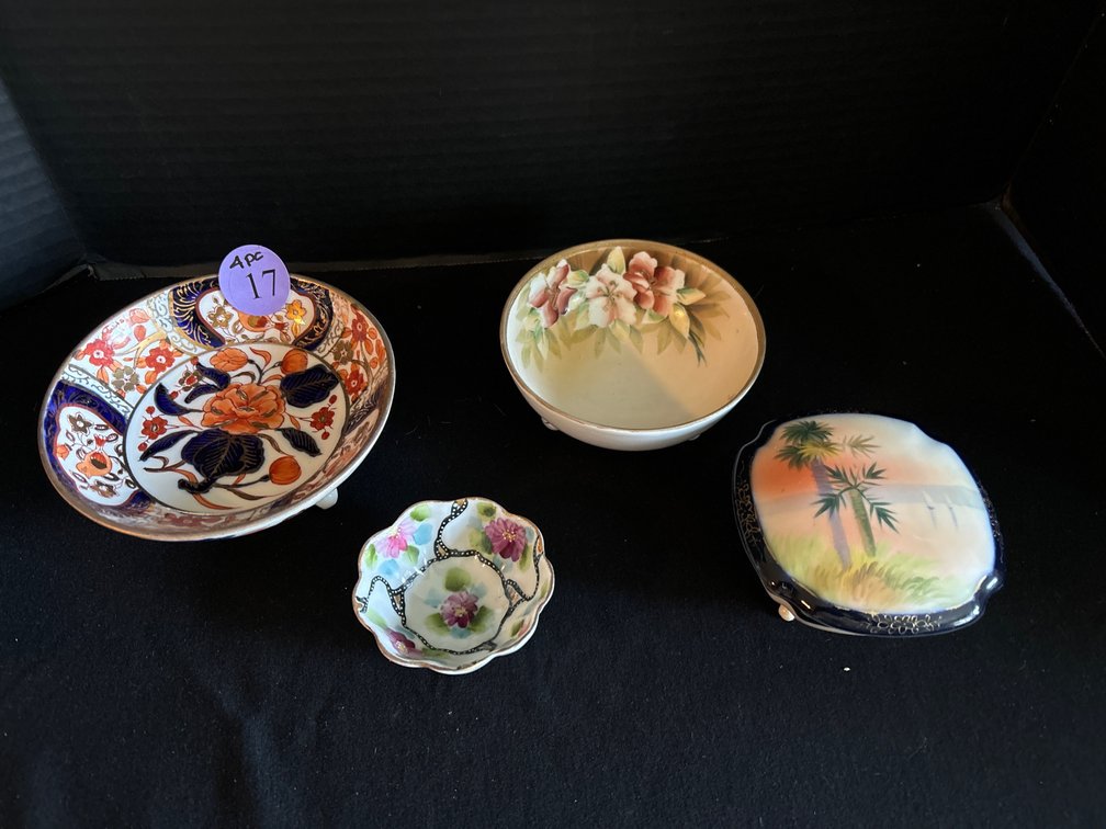 4 pcs of Japanese porcelain; 2 are nippon