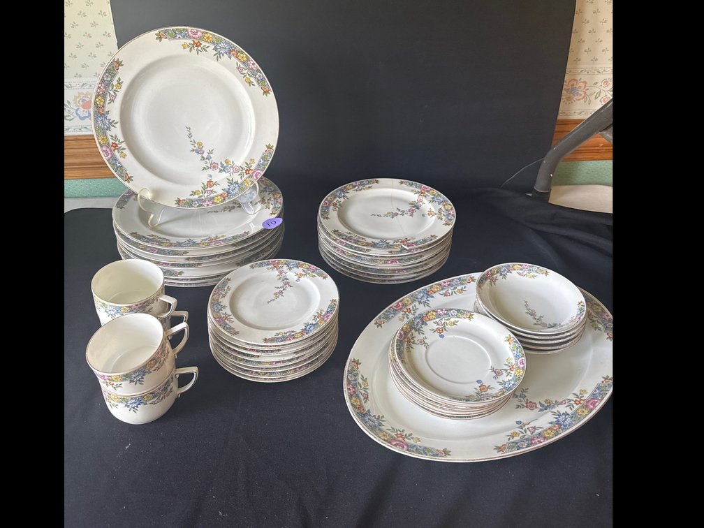 Porcelain Bavarian Dinnerware 40 pcs