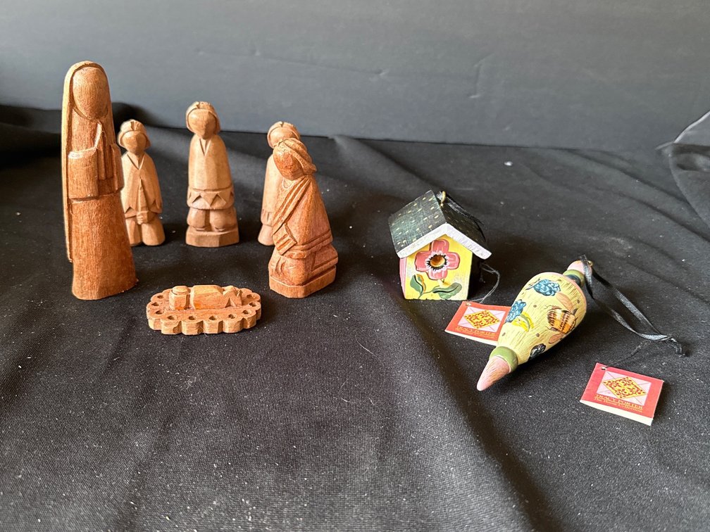 Wood Nativity Set and Tracy Porter Home Collection Ornaments 