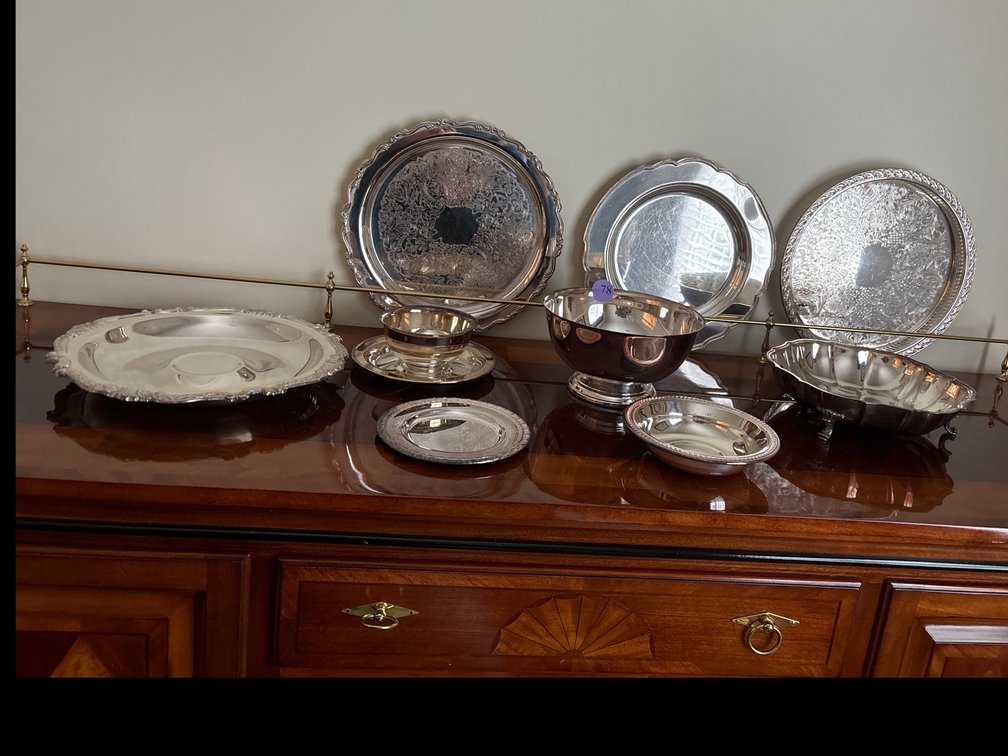 9 pcs of silverplate:trays, bowl, footed dish, etc