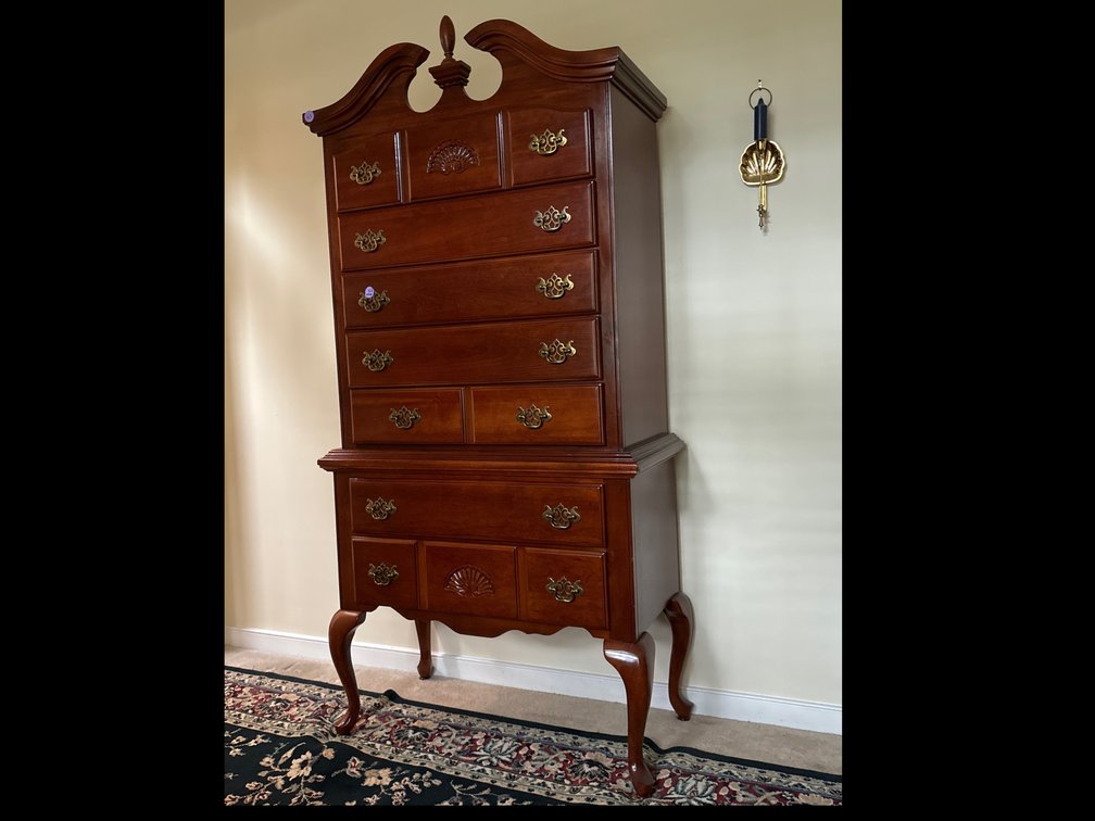 Queen Anne style shell carved highboy; 7 drawers