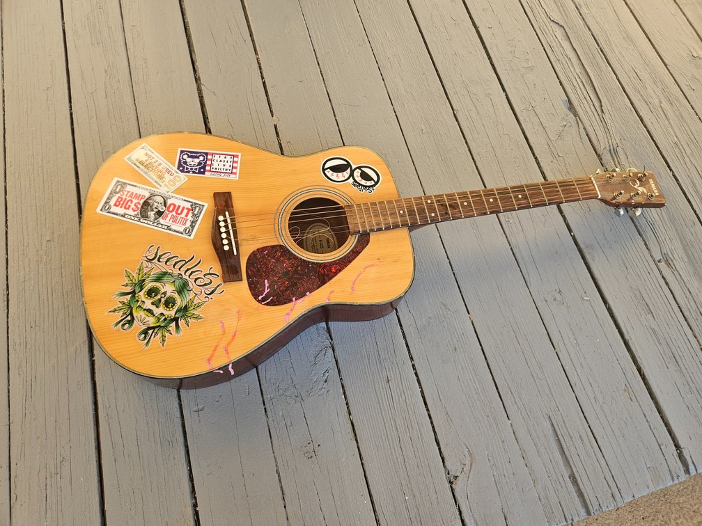 Yamaha Model F-325 Guitar
