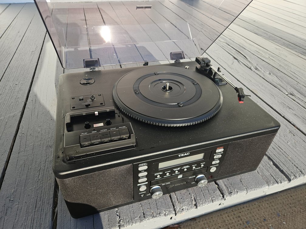 TEAC Audio System Model LP-R550USB