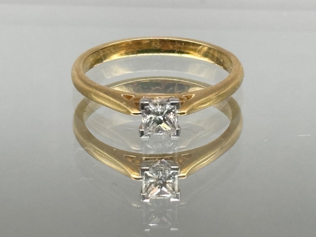 18K Princess Cut Diamond Solitaire Ring