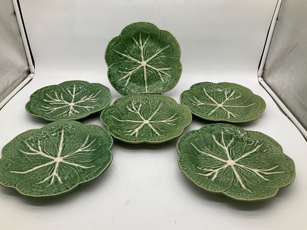 Six Bordallo Pinhero Cabbage Plates