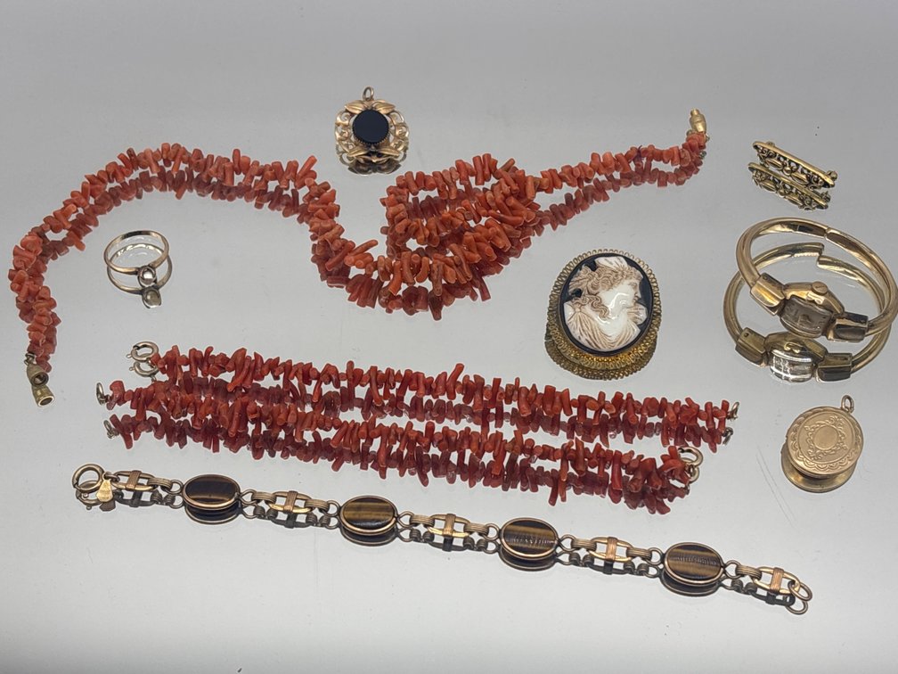 A Collection of Early to Mid 20th C. Jewelry