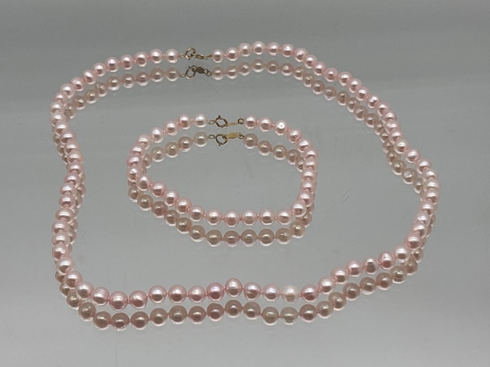 Multi-Pink Hued Pearl Necklace and Bracelet