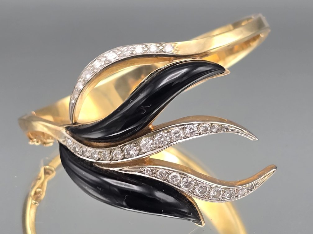 14K Hollywood Regency Diamond and Enamel Bangle
