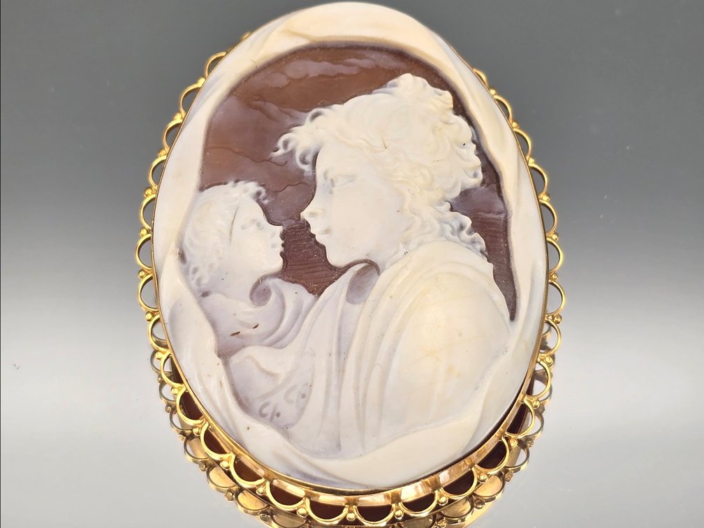 18K Carved Shell Mother and Child Cameo Brooch