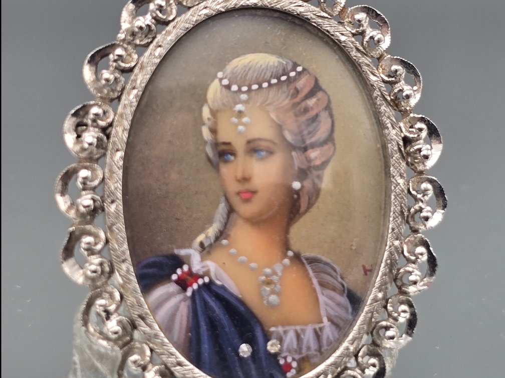 18K Painted Marie Antoinette Portrait Brooch