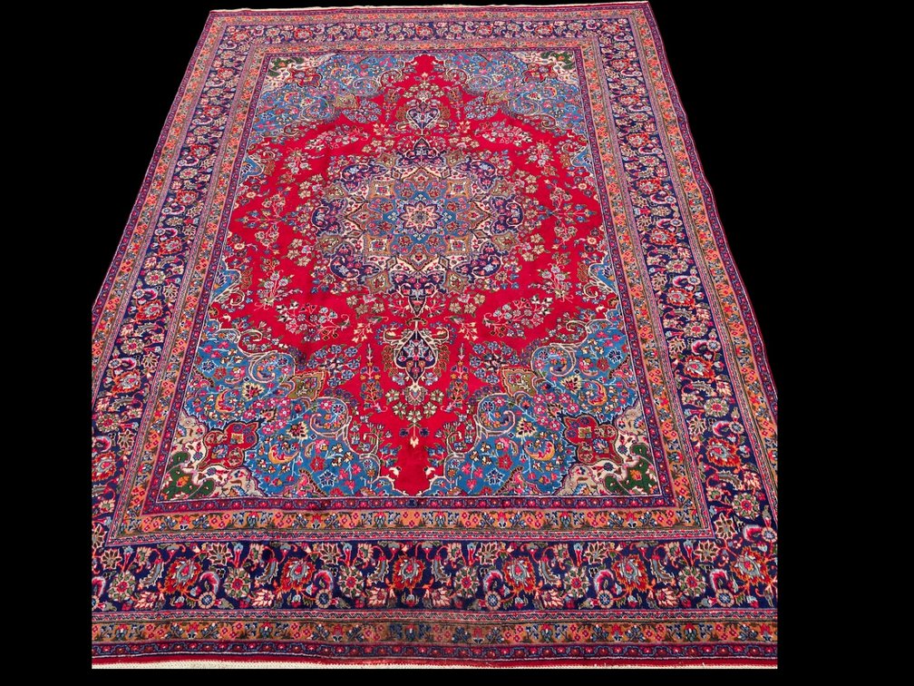 Persian-style Wool Carpet, 9ft 8in x 13ft 2in