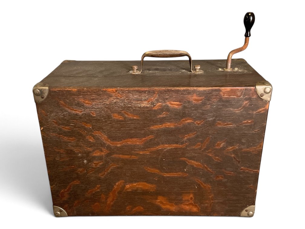 Victor Victrola VV-50 Portable Phonograph