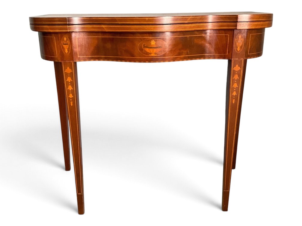 Heppelwhite Style Flip Top Game Table