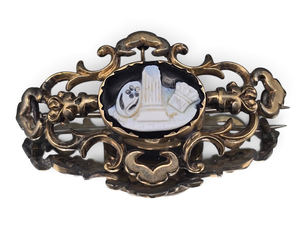 Victorian Neoclassical Intaglio Brooch