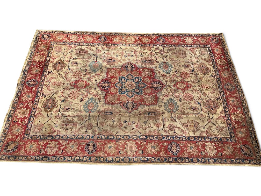 Hand Knotted Wool Persian Style Rug