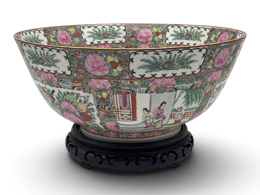 Chinese Famille Rose Porcelain Center Bowl