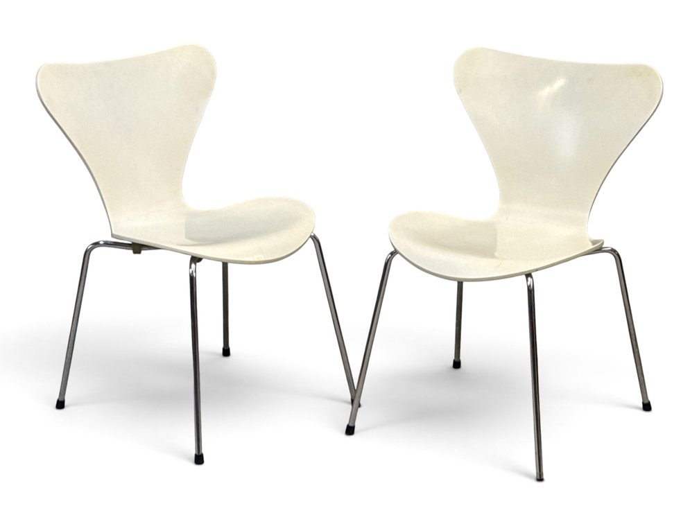 Pair of Arne Jacobsen Series 7 Chairs