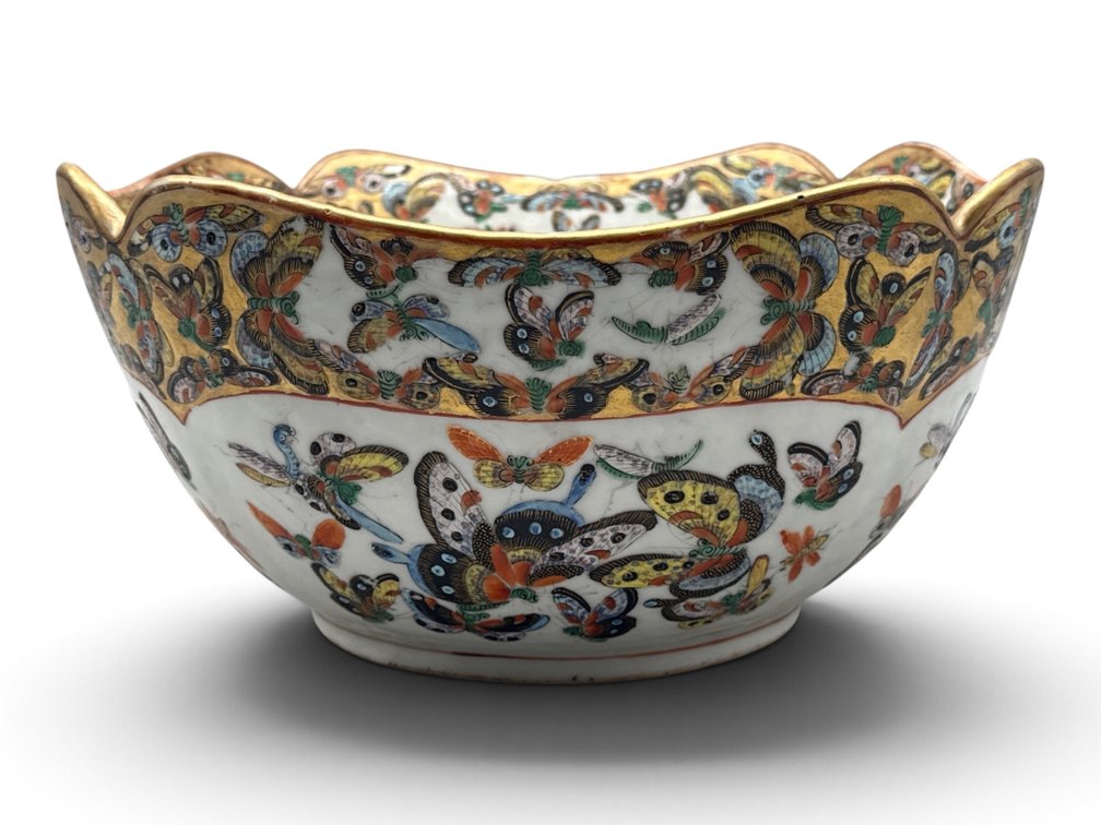 Chinese Export Thousand Butterfly Bowl