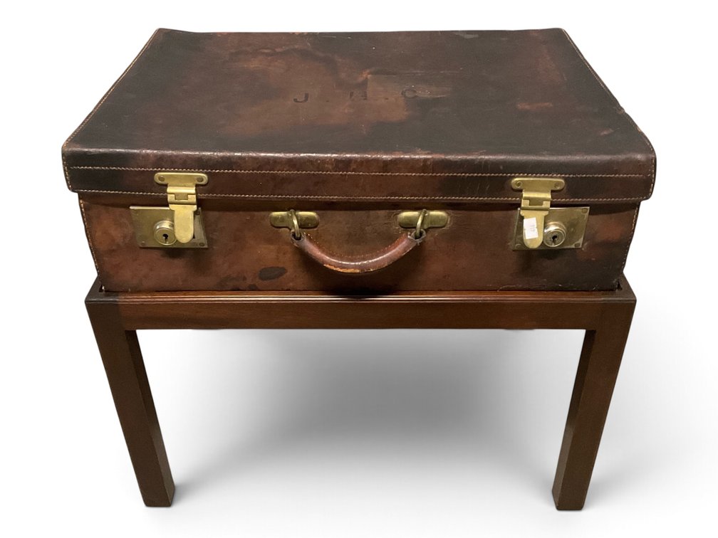 Antique Leather Gentlemen's Travel Case