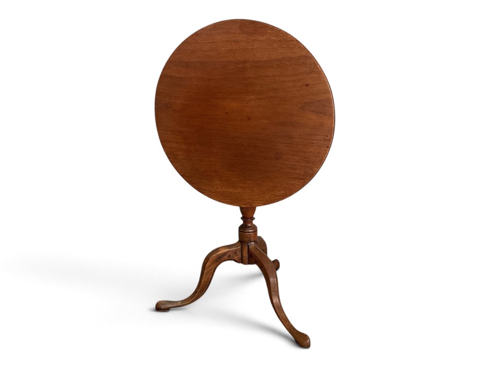 Diminutive Queen Anne Tilt Top Table