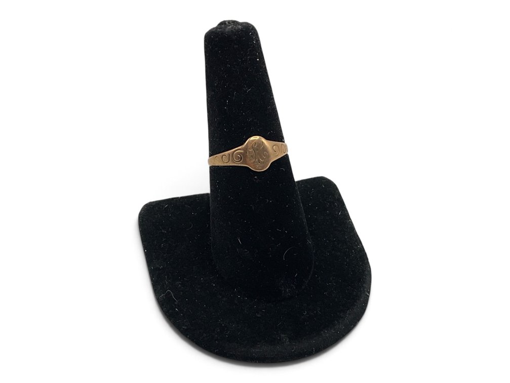 10K YG Signet Ring