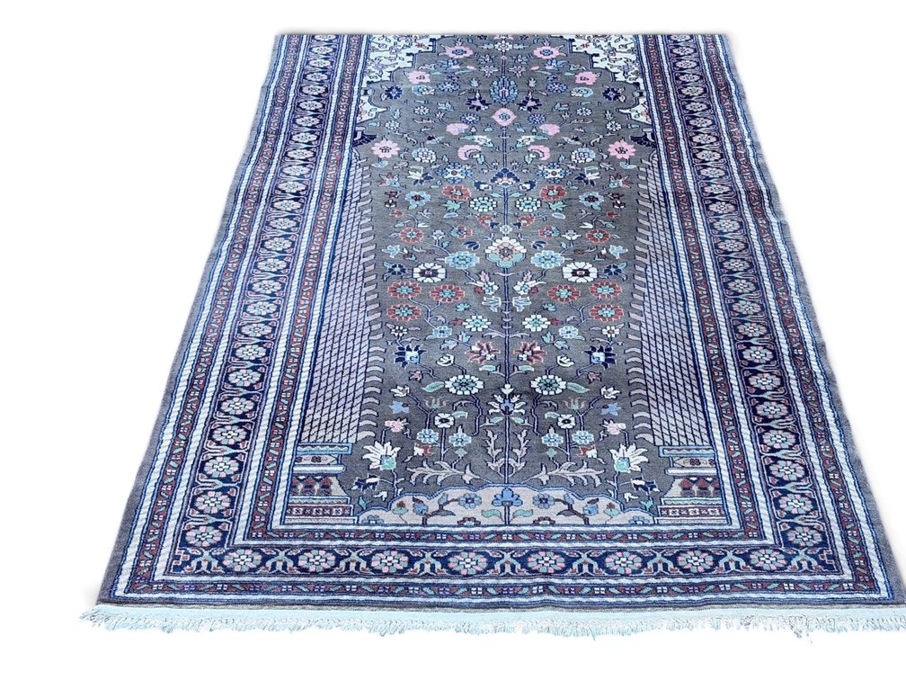 Hand Knotted Persian Style Rug