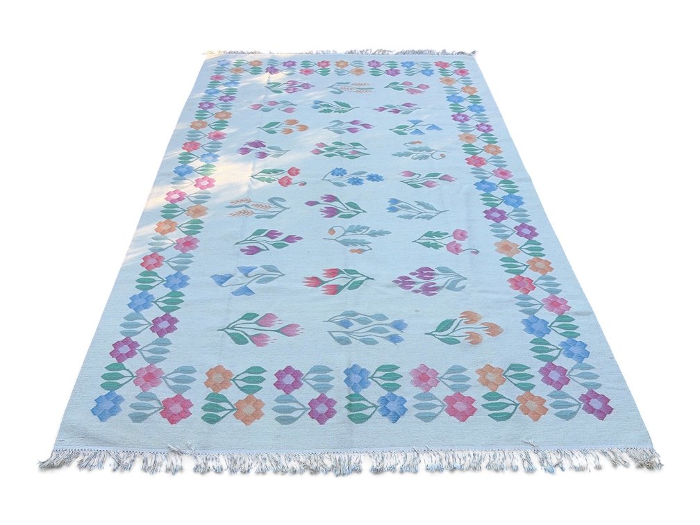 Cottage Style Wool Flat Weave Floral Rug