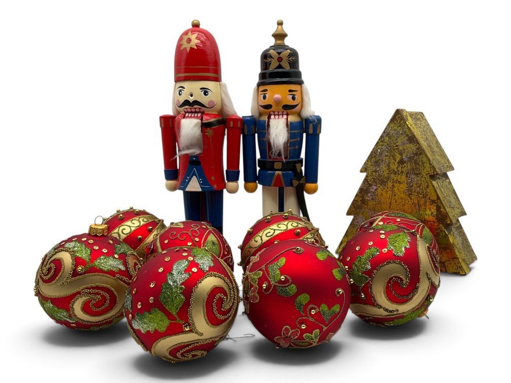 Nutcrackers & Ornaments
