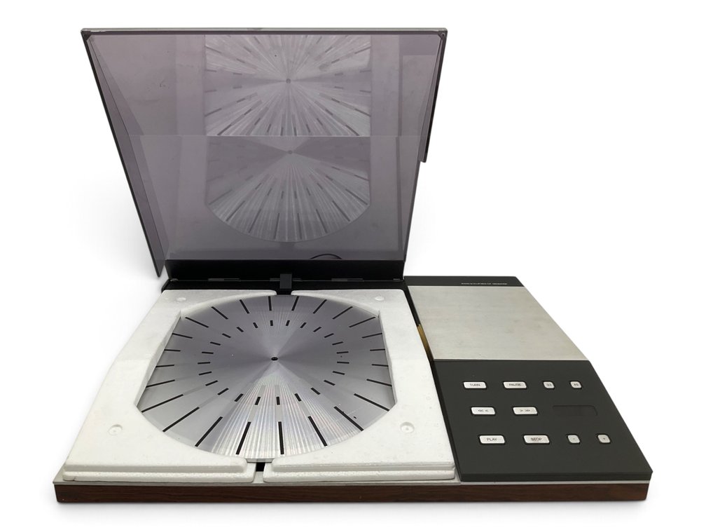 Bang& Olufsen Beogram 8002 Turntable